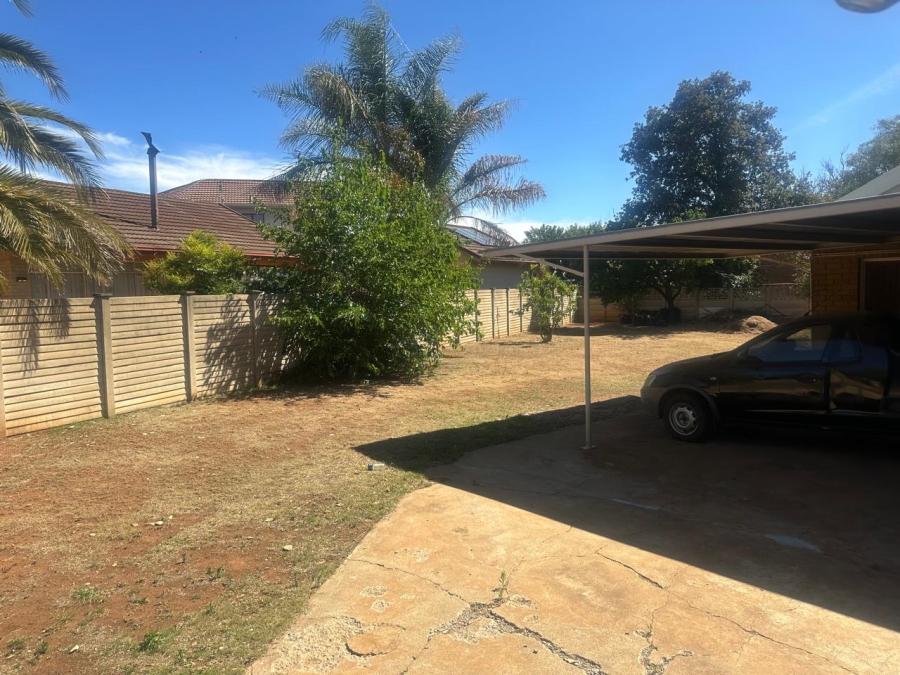 4 Bedroom Property for Sale in Pellissier Free State